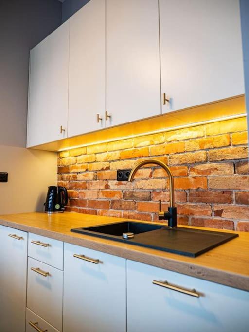 Chic Apartment In Historic Koneser Area Варшава Екстериор снимка