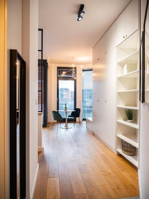 Chic Apartment In Historic Koneser Area Варшава Екстериор снимка