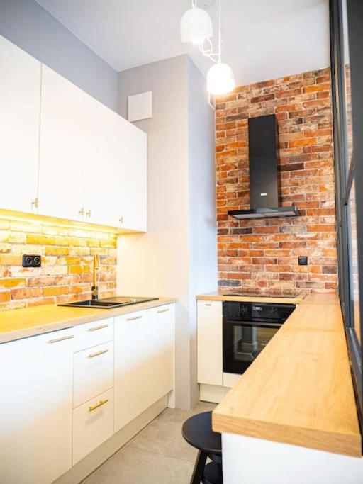 Chic Apartment In Historic Koneser Area Варшава Екстериор снимка