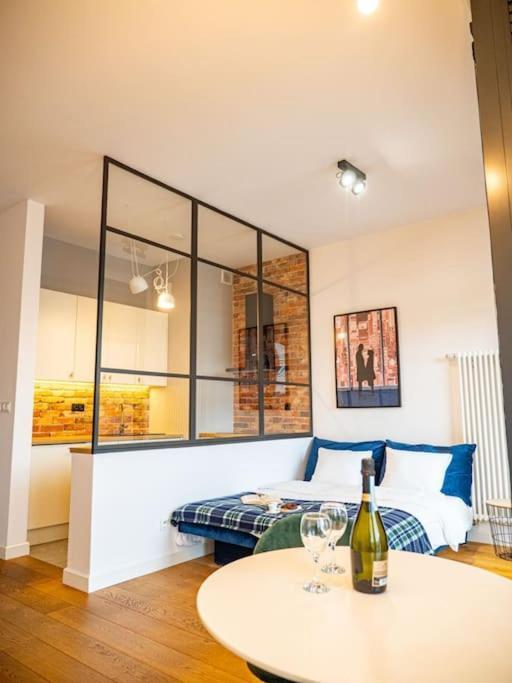 Chic Apartment In Historic Koneser Area Варшава Екстериор снимка