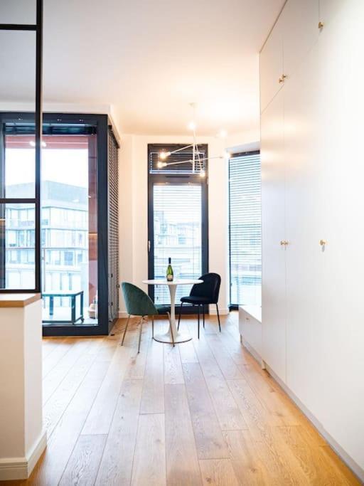 Chic Apartment In Historic Koneser Area Варшава Екстериор снимка