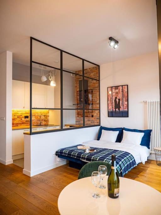 Chic Apartment In Historic Koneser Area Варшава Екстериор снимка