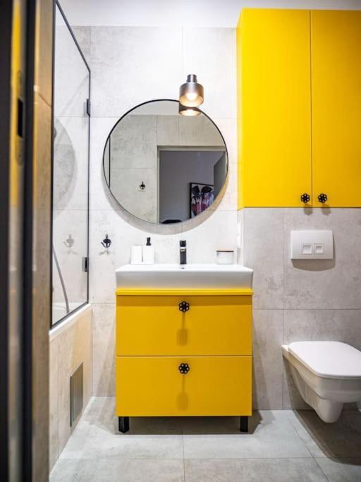 Chic Apartment In Historic Koneser Area Варшава Екстериор снимка