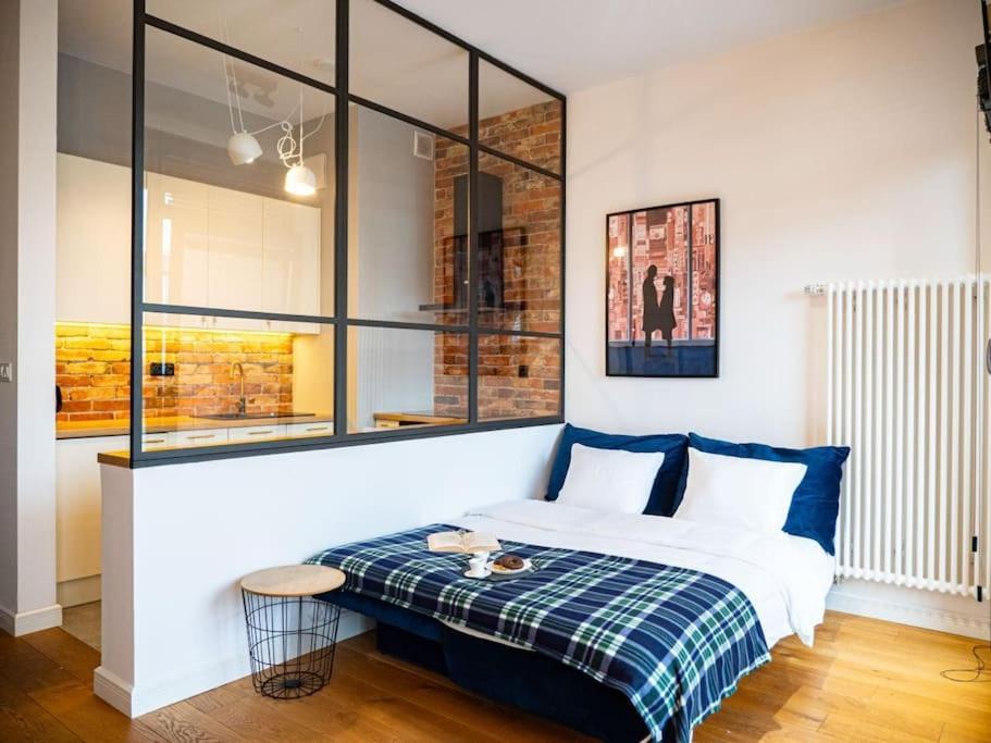 Chic Apartment In Historic Koneser Area Варшава Екстериор снимка