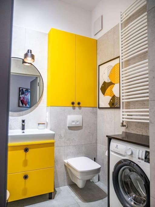 Chic Apartment In Historic Koneser Area Варшава Екстериор снимка