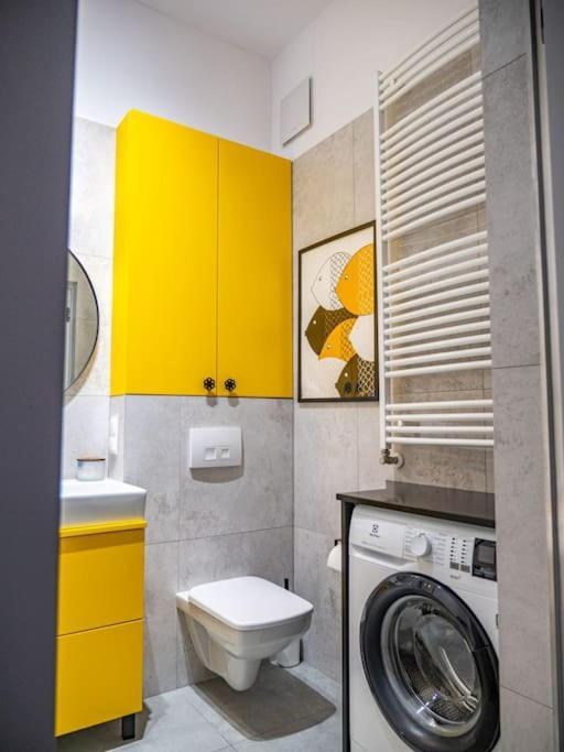 Chic Apartment In Historic Koneser Area Варшава Екстериор снимка